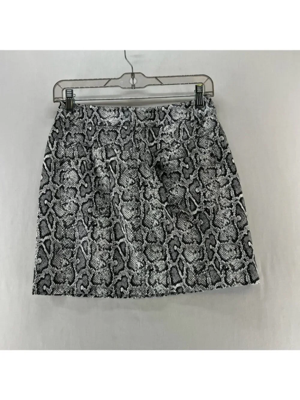 J.ING Faux Leather Snake Print Mini Skirt Size M Lined Zip Fly Pocket Gray Black